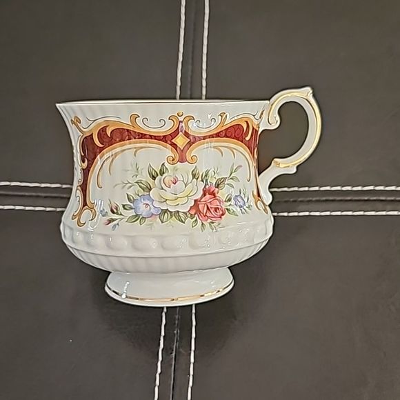 Queen’s Rosina Cup & Saucer Vintage Fine Bone China England - Picture 6 of 8